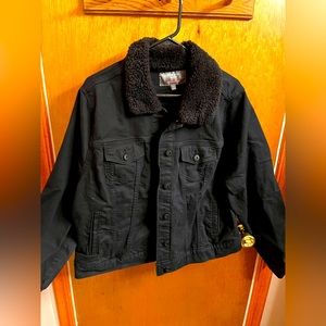 NWOT Torrid 2x black faux fur collar denim jacket.
